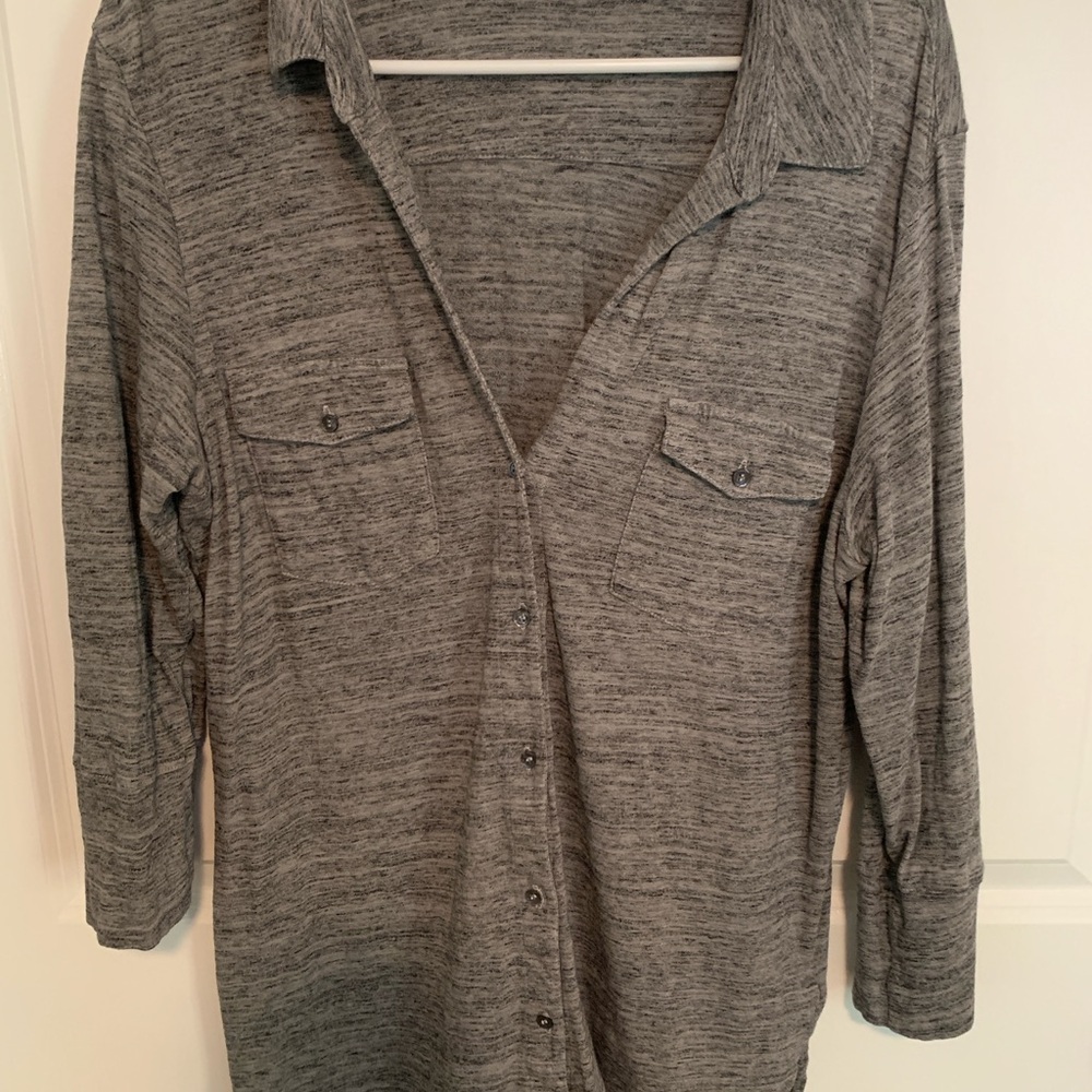 Women’s Gray 100% Soft Cotton Low V-neck Button-Up Vented Sides Shirt Sz 4=XL